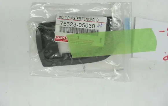 Toyota Avensis T220 Front door trim (molding) 7562305030