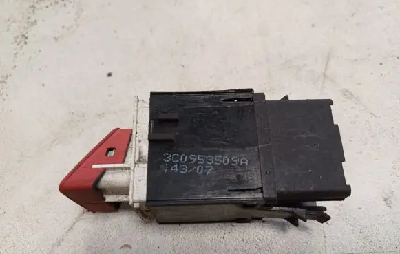 Volkswagen PASSAT B6 Hazard light switch 3C0953509A