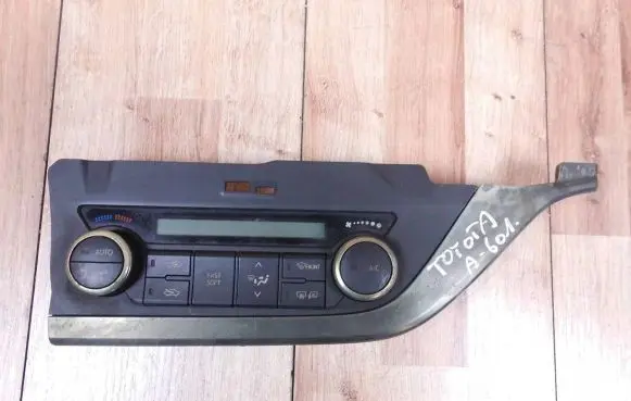 Toyota Auris E180 Climate control unit 5590002460