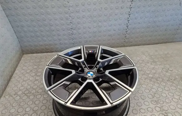 BMW i4 R18 alloy rim 8747286