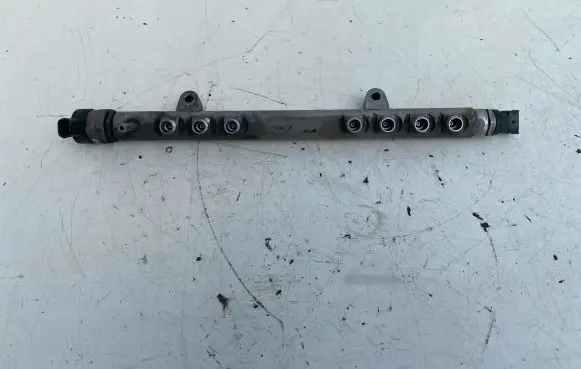 Volvo V60 Fuel main line pipe 30777759 0445215025