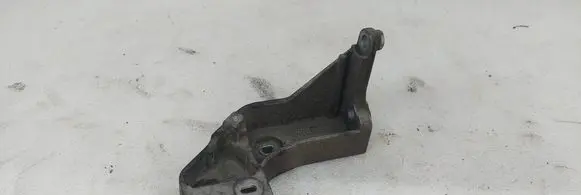 Volvo S40, V40 Engine mounting bracket 8200157461