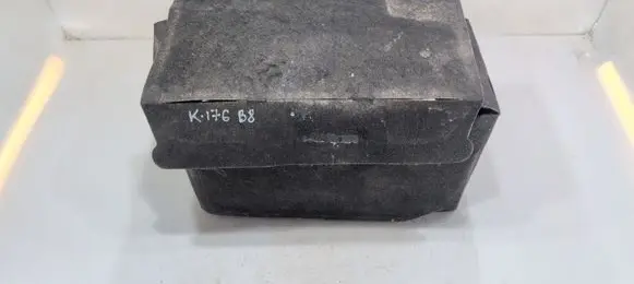 Volkswagen PASSAT B8 Battery box tray 5Q0915411H