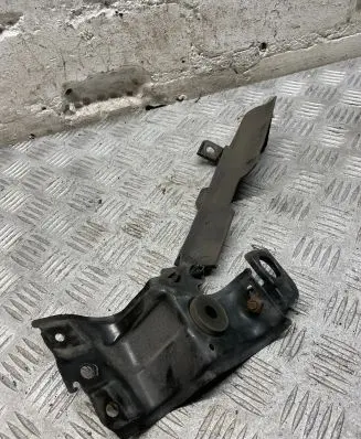 Honda CR-V Radiator support slam panel bracket 