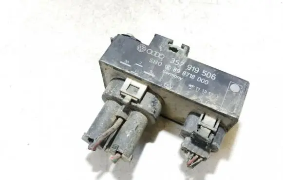 Volkswagen Golf III Coolant fan relay 357919506 898718000