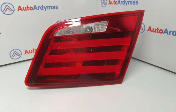 Tailgate rear/tail lights
