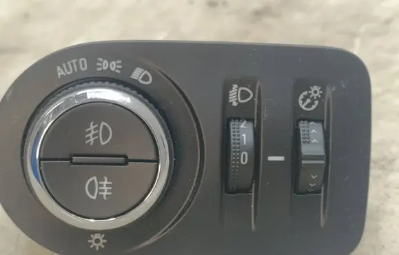 Opel Corsa F Light switch 39201665 17034789