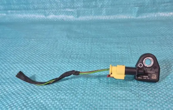 Volkswagen PASSAT B8 Airbag deployment crash/impact sensor 3Q0959351 090813 8137249