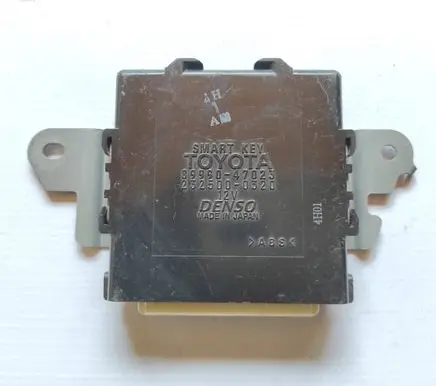 Toyota Prius (XW20) CAS control unit/module 8999047023 2325000320