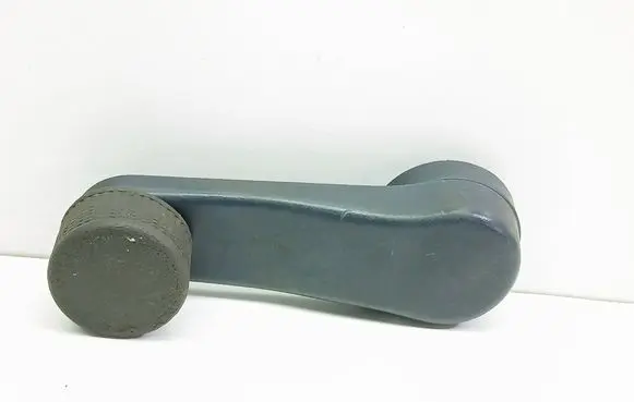 Volkswagen Golf III Front door window winding handle 1H0837581