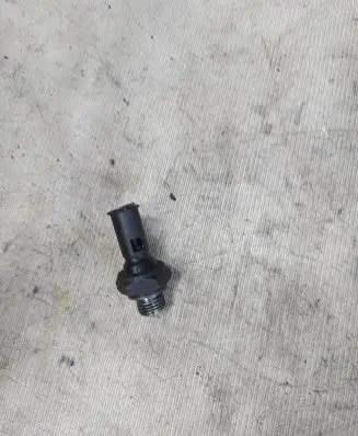 Volvo XC90 Oil pressure sensor 697B