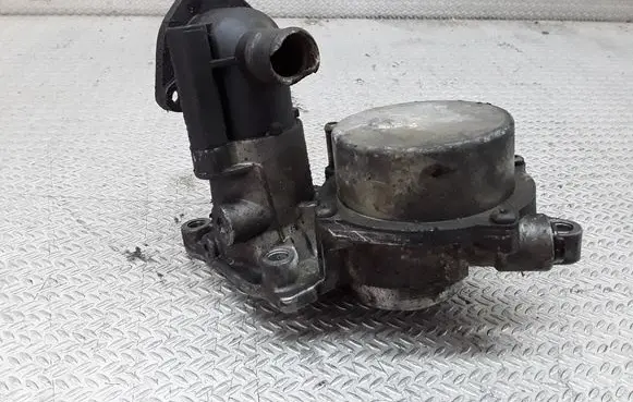 Ford Mondeo Mk III Vacuum pump