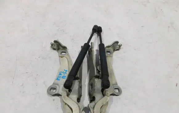 Mini One - Cooper Coupe R56 Engine bonnet/hood hinges
