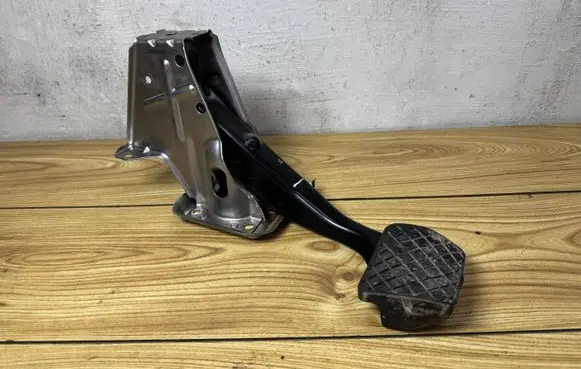 Volkswagen Golf VI Brake pedal 1K1721117H 130512