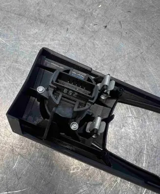 Engine start stop button switch