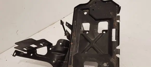 Opel Insignia B Battery box tray 84213689