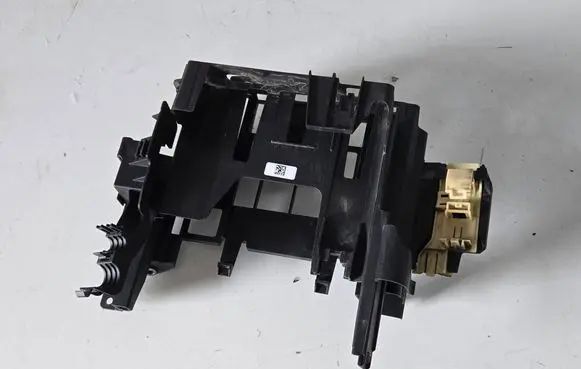 BMW 5 G30 G31 Other engine bay part 8742018