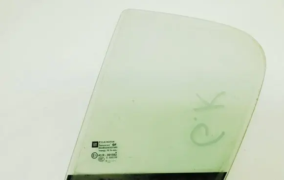 Opel Astra H Rear vent window glass 
