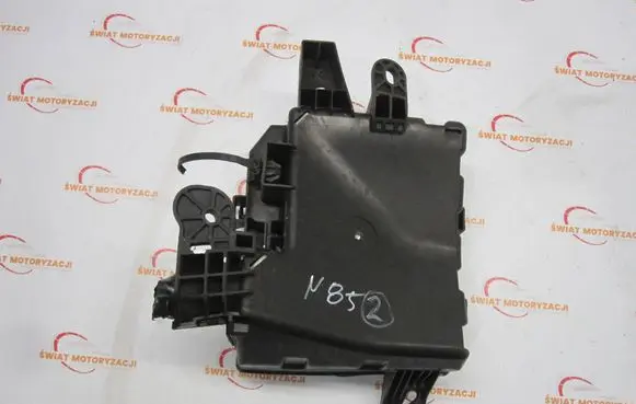 Nissan Juke I F15 Fuse module 284B71KB0B