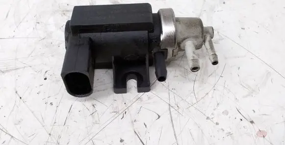 Audi A3 S3 A3 Sportback 8P Turbo solenoid valve 1J0906627B 72290345 06T349