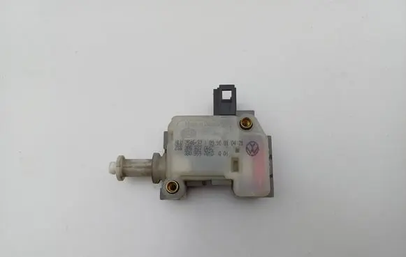 Volkswagen PASSAT B5.5 Tailgate boot lock/latch motor 3B0959781D 3B5827061C