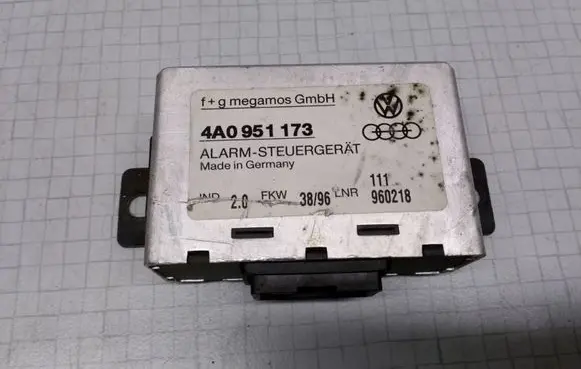 Audi A6 S6 C4 4A Alarm control unit/module 4A0951173 960218