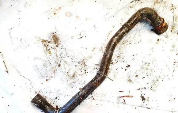 Volkswagen PASSAT B4 Engine coolant pipe/hose