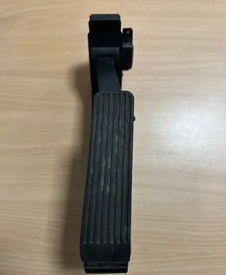 Mercedes-Benz S W220 Accelerator throttle pedal A2203000104