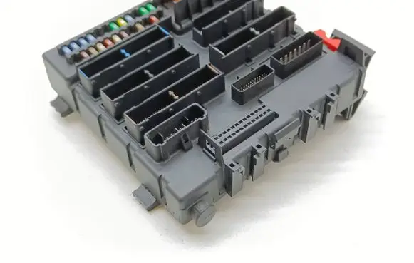 Opel Signum Fuse module 13205777