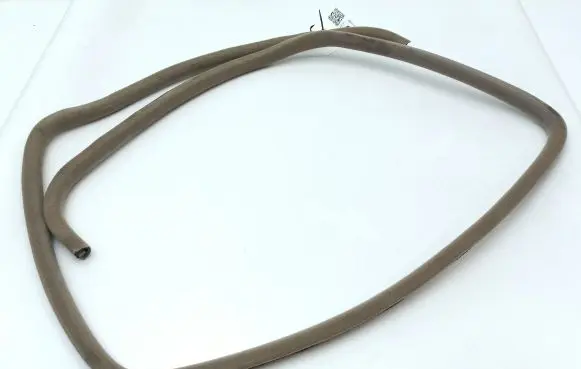 Jaguar XJ X308 Rear door rubber seal (on body) 