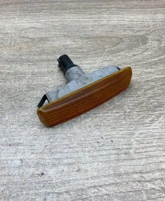 BMW 5 E39 Front fender indicator light 8360589