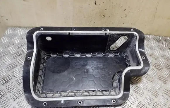 Audi A3 S3 8V Battery box tray cover/lid 5Q0915435D