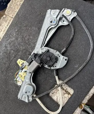 Peugeot 1007 Front door window regulator with motor 118355 118357
