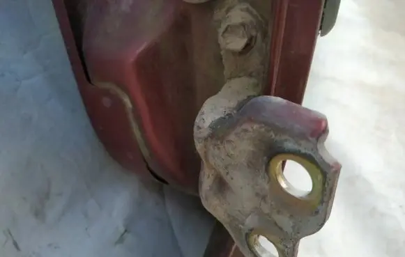 Suzuki Baleno EG Rear door lower hinge