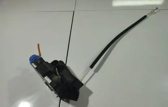 Audi A4 S4 B5 8D Rear door lock 8D0839016A