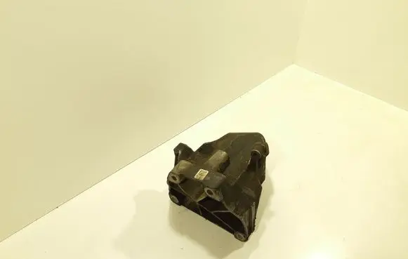 Mercedes-Benz E W212 Engine mounting bracket A6512230004