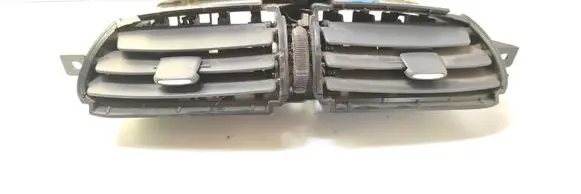 Nissan Almera Tino Dash center air vent grill