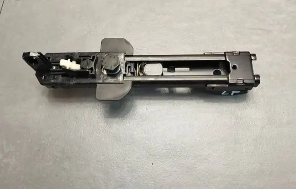 Audi Q7 4L Seat belt adjustment motor 8E0857833F