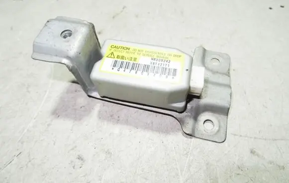 Mitsubishi Galant Airbag deployment crash/impact sensor X6T42171 MR309242
