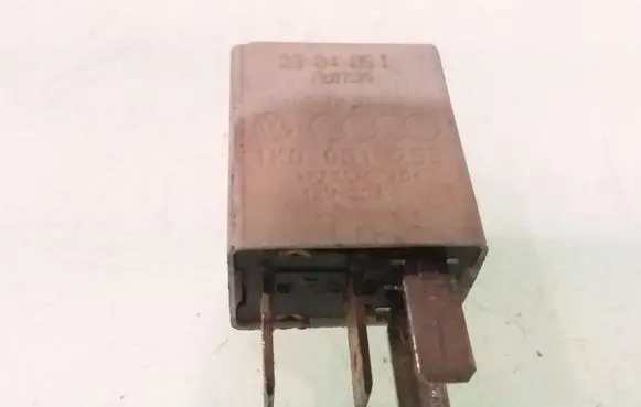 Volkswagen PASSAT B6 Other relay 1K0951253 449