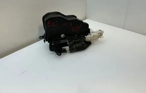 BMW X3 F25 Front door lock 7318409