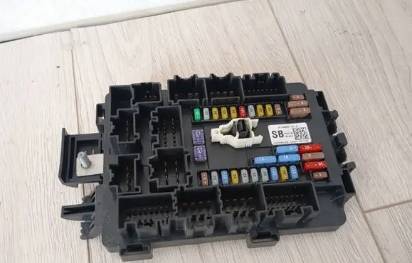 Tesla Model S Fuse module 103440900B