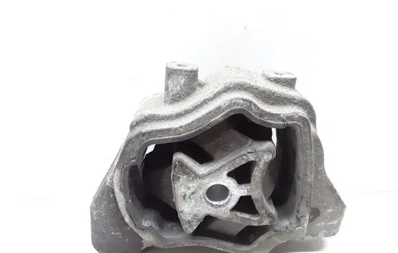 Volvo XC60 Engine mount bracket