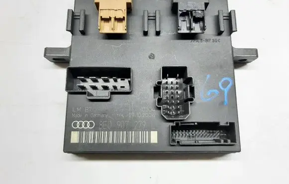 Audi A4 S4 B7 8E 8H Light module LCM 8E0907279L