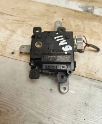 Toyota Auris 150 Air flap motor/actuator 0638000920
