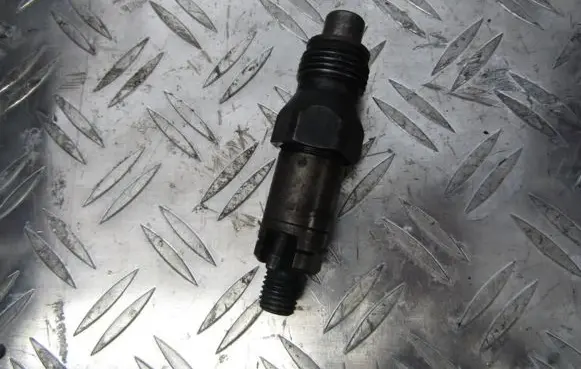 Volvo S40, V40 Fuel injector LCR6735401D