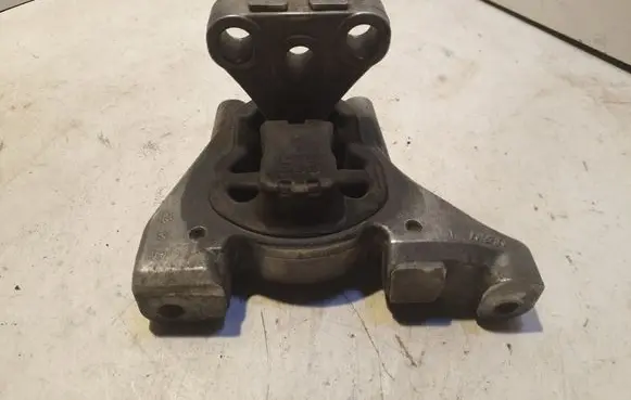 Honda FR-V Engine mount bracket AV90584HG