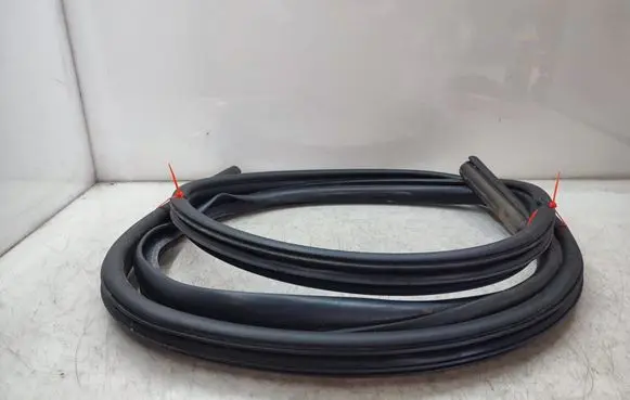 Rear door rubber seal (on body)