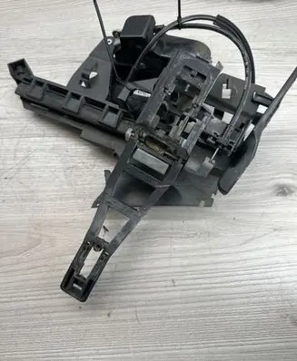 Ford C-MAX I Rear door lock 240021300