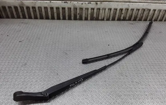 Opel Zafira B Windshield/front glass wiper blade 13145564